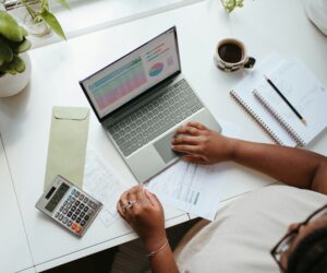 How an Online MBA Finance Degree Prepares Entrepreneurs for the Next Big Pivot
