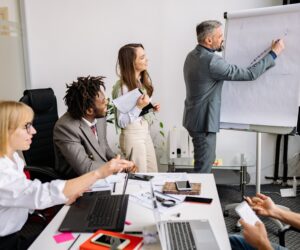 Scaling Through People: How to Build the Leadership Pipeline for Multi-Unit Success